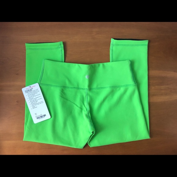 NWT Lululemon Rare Reversible Wunder Under Crop - Picture 2 of 9